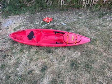 Kayak monoposto rigido completo di sedile