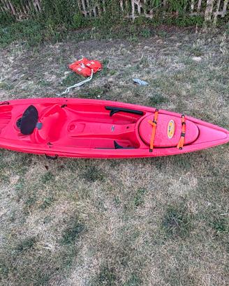Kayak monoposto rigido completo di sedile