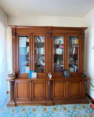 Libreria in legno e vetro