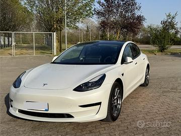 Tesla Model 3 RWD