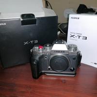 Fotocamera Fuji xt3 con impugnatura meike