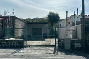 Proprietà fronte strada di circa 1000 mq