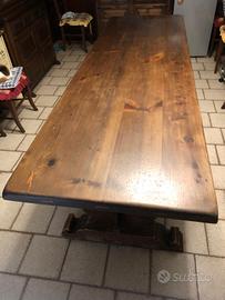 Tavolo in legno da taverna