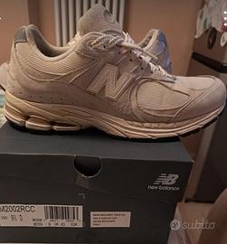 New Balance 2002r