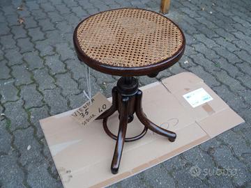 sgabello thonet in paglia di vienna