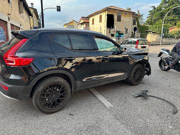 VOLVO XC40 CORE