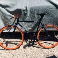 Bici sportiva scatto fisso