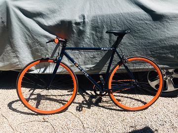 Bici sportiva scatto fisso