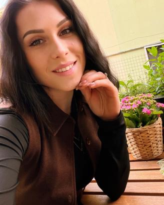 Cassiera accoglienza, cameriera, barista, commessa