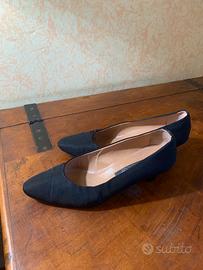 Scarpe nere estive di dtoffa, tipo raso