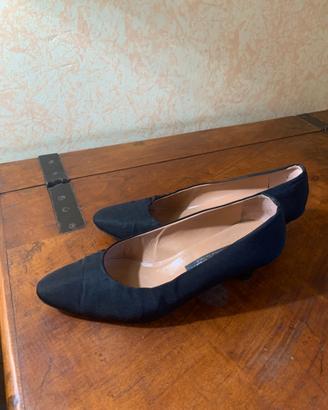 Scarpe nere estive di dtoffa, tipo raso