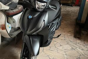 Beverly 400 deep black