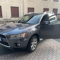 Outlander 2.2 DI-D Instyle 7 posti, TC-SST, DPF