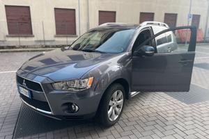 Outlander 2.2 DI-D Instyle 7 posti, TC-SST, DPF