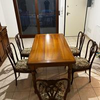 Tavolo con sedie