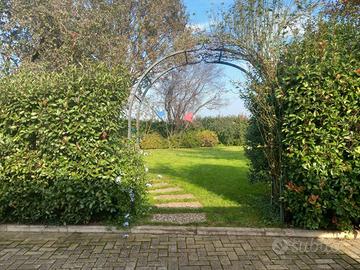 Casa indipendente di 427 m² con più di 5 locali e 