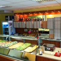 Pizzeria d'asporto con posti a sedere