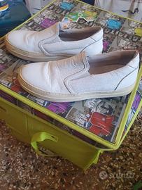 scarpe bianche