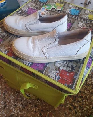 scarpe bianche