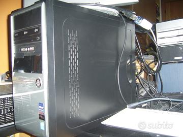 Computer fisso + monitor TV 19" + tastiera e mouse