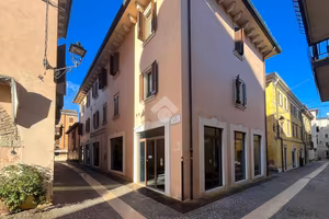 NEGOZIO A PESCHIERA DEL GARDA