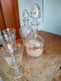 bicchieri e bottiglie vintage