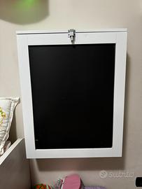 Scrivania con lavagna, apribile