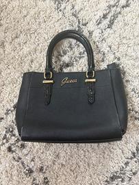 Borsa Guess nera vintage con logo dorato