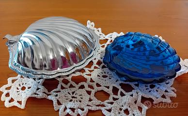 Burriera in metallo a forma di conchiglia