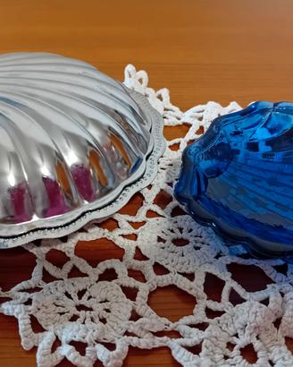 Burriera in metallo a forma di conchiglia