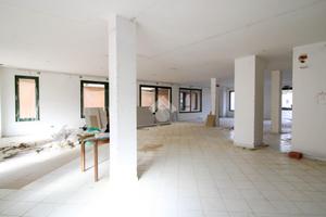 NEGOZIO A STEZZANO