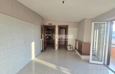 APPARTAMENTO 4 VANI CON TERRAZZO