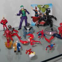 MARVEL – LOTTO DI 17 PERSONAGGI E GADGET