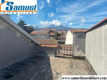 Giarre, casa indipendente con terrazzo e cortile