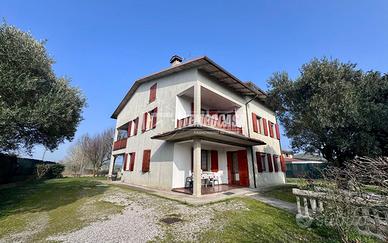 Casa indipendente libera su 4 lati con ampio spazi