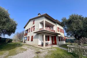 Casa indipendente libera su 4 lati con ampio spazi