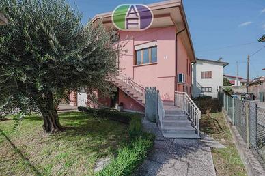 PIANIGA CASA SINGOLA CON GIARDINO