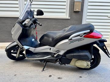 Yamaha.  X-max 250