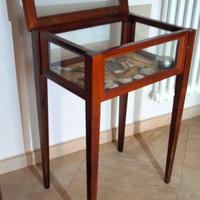 Tavolino vetrinetta