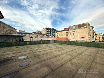 MULTILOCALE A NAPOLI