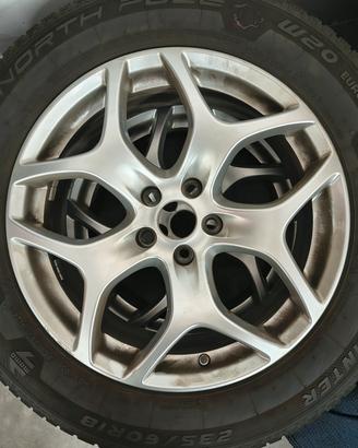 Gomme invernali 235 60 18 con cerchi Stelvio