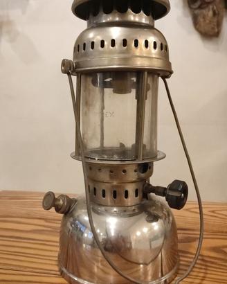 Affascinante base per lume a petrolio (o olio) da 