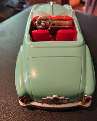 modellino auto in latta 