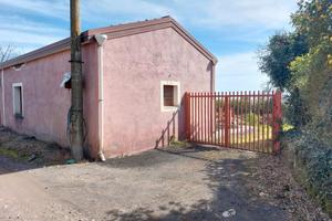 Linera: fabbricato rurale con 6000 mq di agrumeto