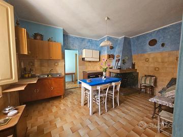 (S) Indipendente con ampio cortile e posto auto