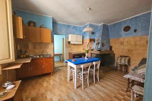 (S) Indipendente con ampio cortile e posto auto