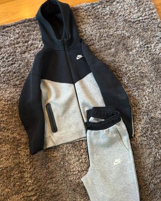Tech nike completa