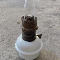 Lampada antica in opalina