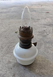 Lampada antica in opalina