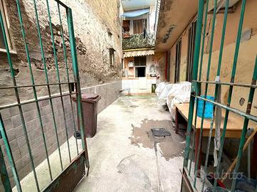 MONOLOCALE A PORTICI